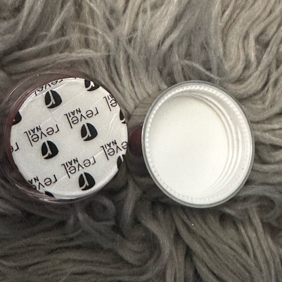 Revel Nail DIP POWDER Shade Kiera 0.5 oz - Picture 4 of 5